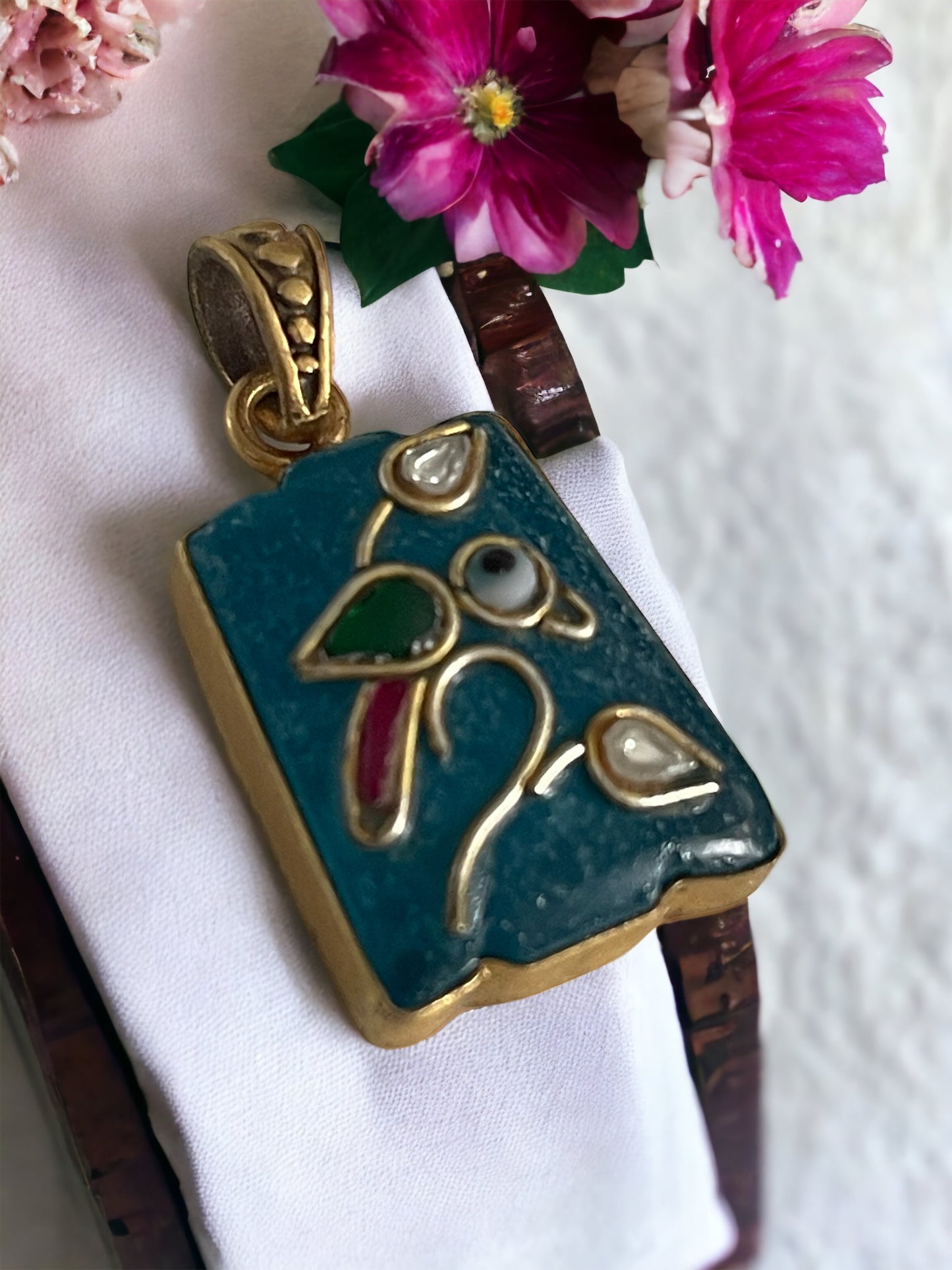 Vinamratha2. 92.5 silver stoneinlay pendant