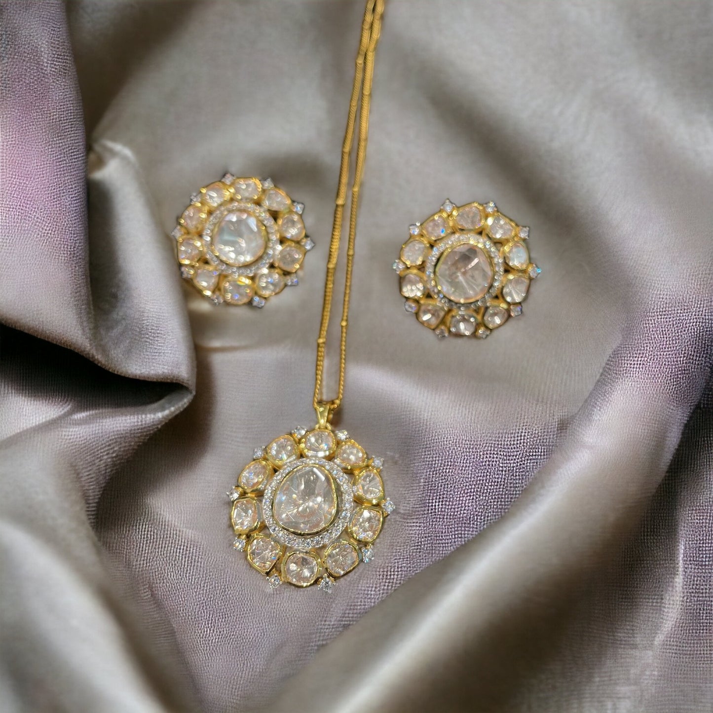 Simmi5 moissanite pendant set