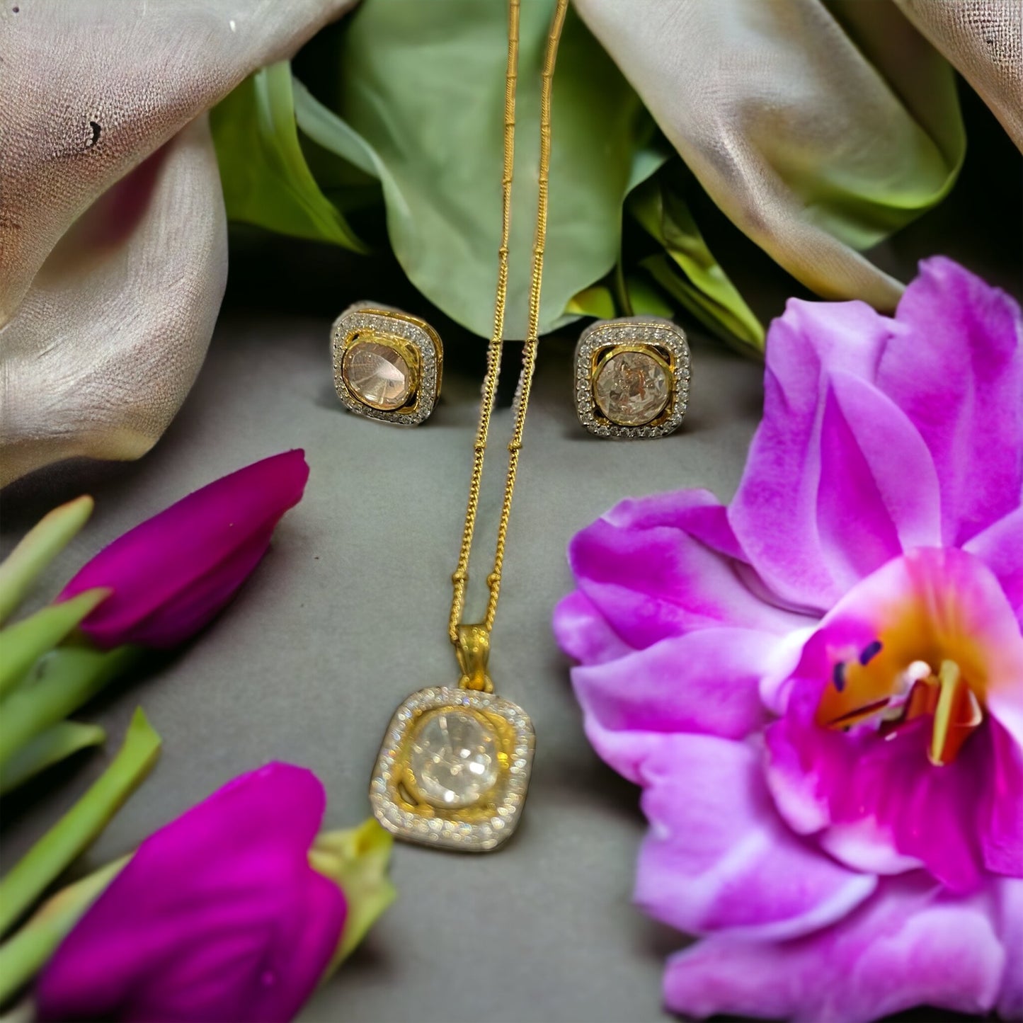 Simmi3 moissanite pendant set