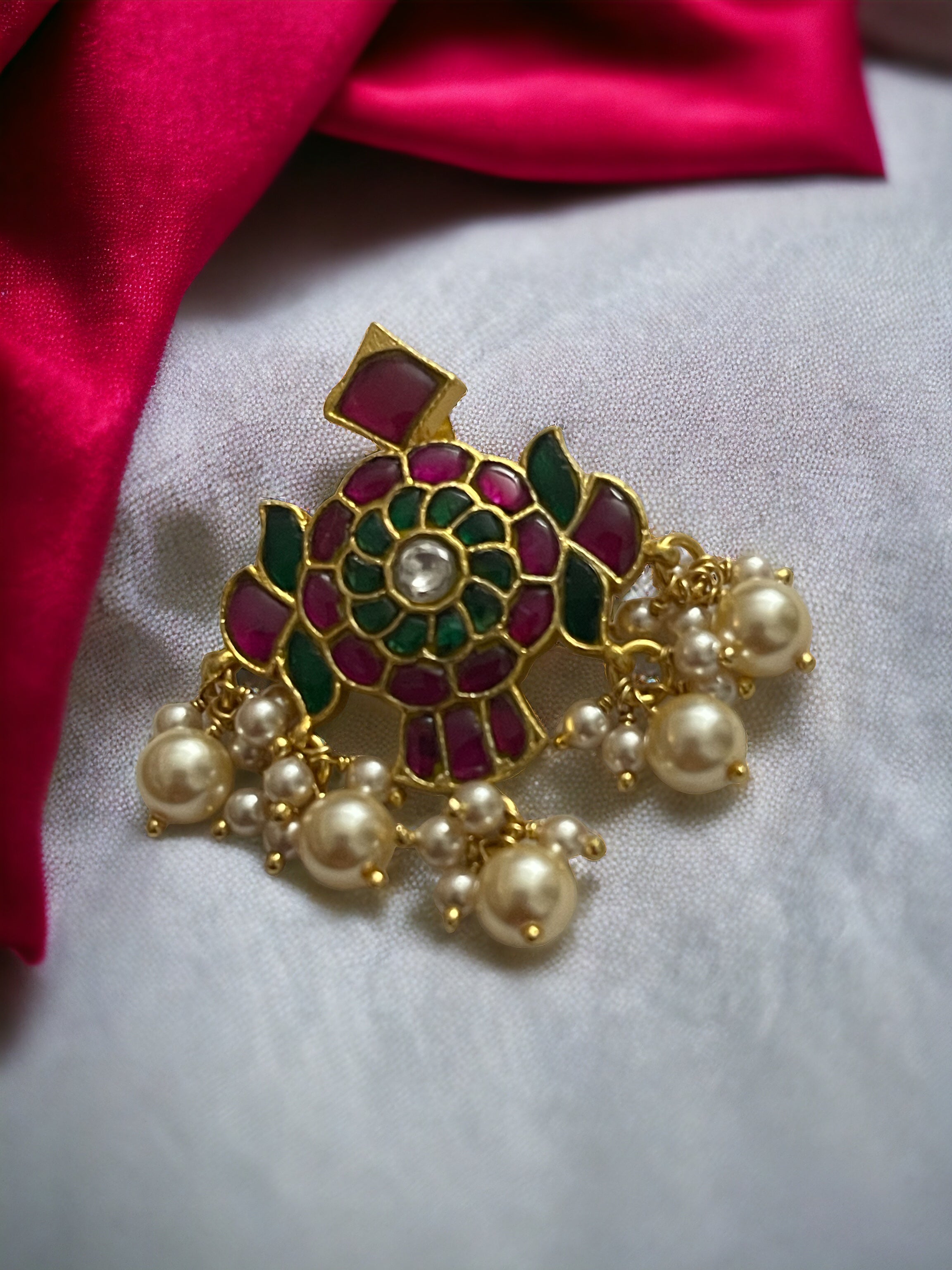 Gold kundan hot sale pendants designs