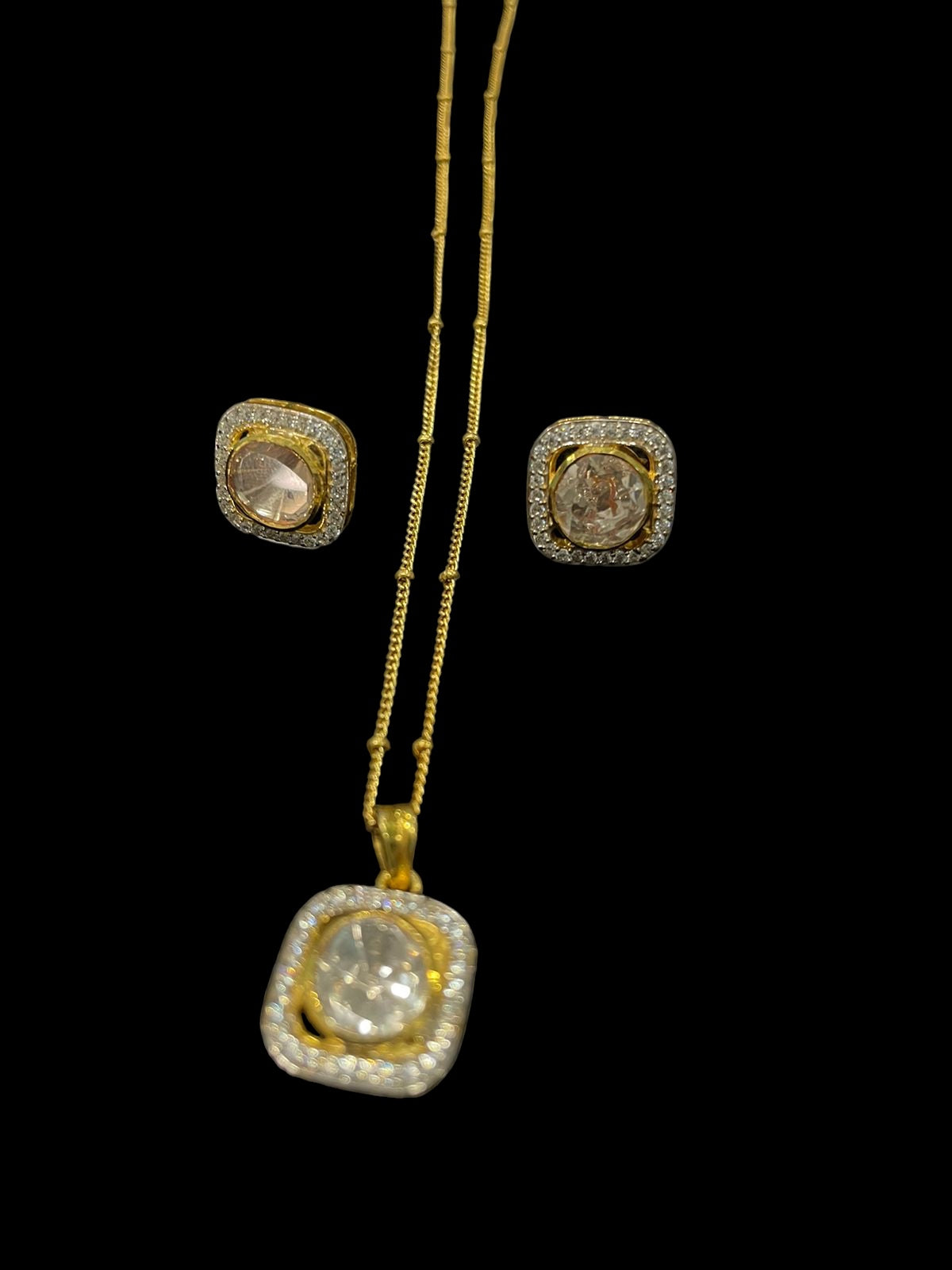 Simmi3 moissanite pendant set