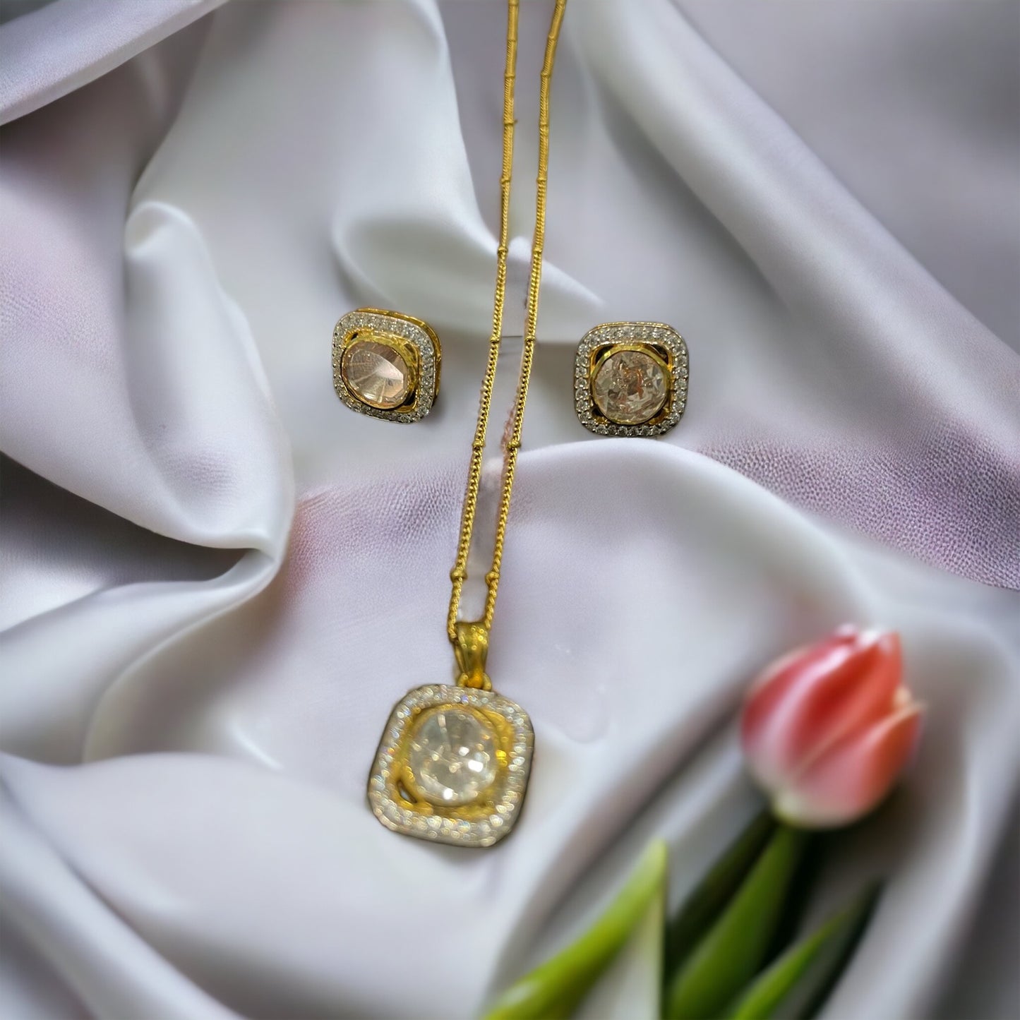 Simmi3 moissanite pendant set