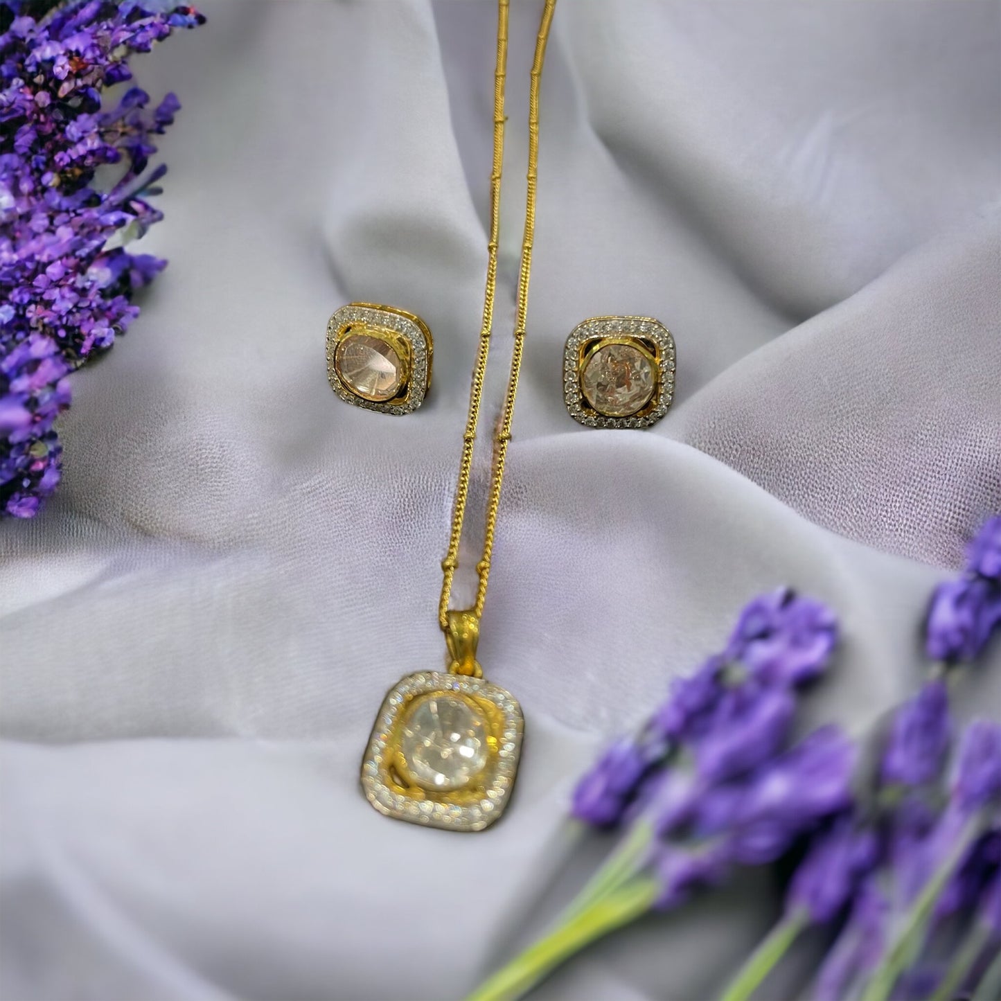 Simmi3 moissanite pendant set