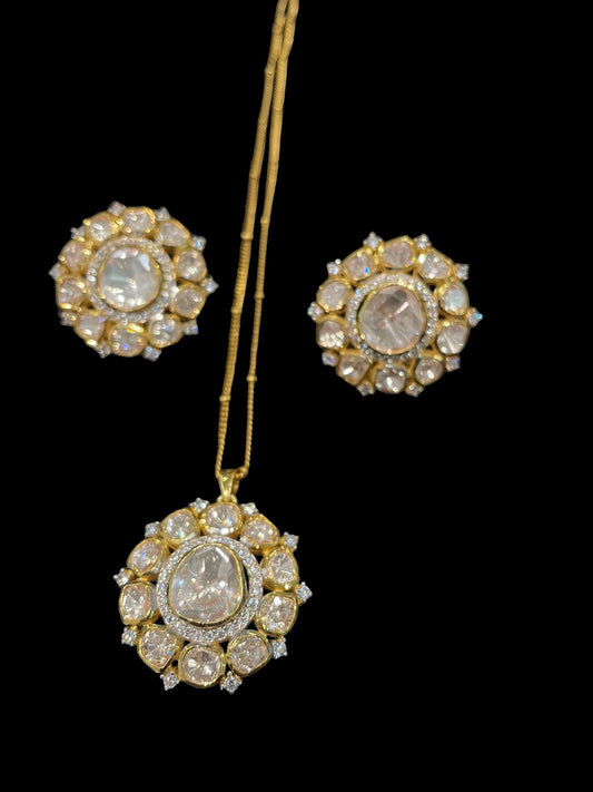 Simmi5 moissanite pendant set