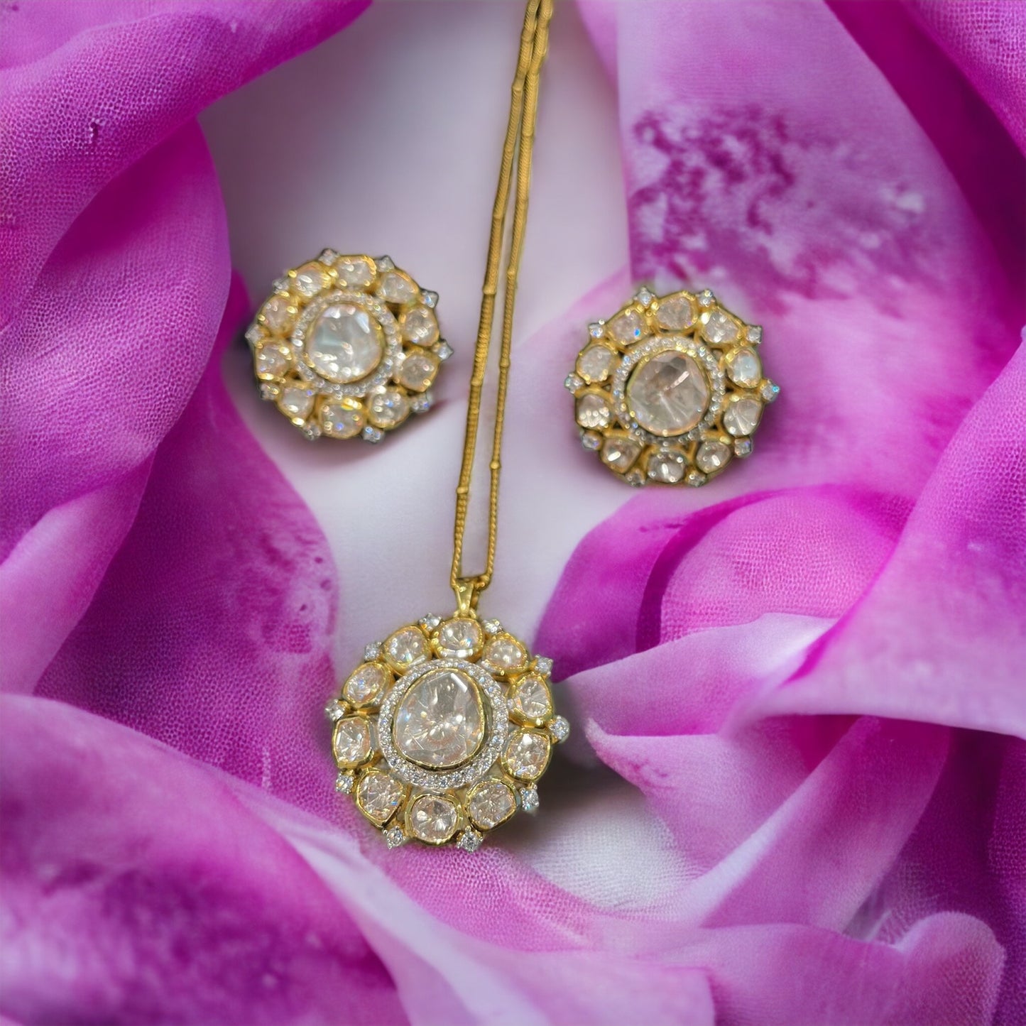 Simmi5 moissanite pendant set